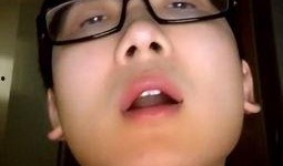 网红小神彤吃瓜图片